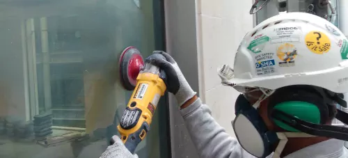 Large Scale Glass Scratch Removal on Construction Sites